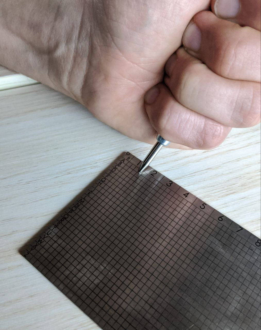 Stylo à ressort pour poiçonnage